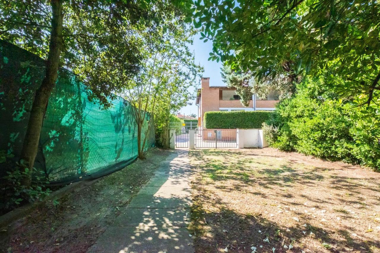 Agenzia Vear - Osti 100 Lido delle Nazioni Exteriör bild